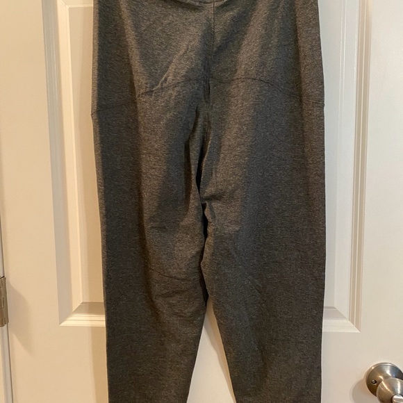 Stretchy maternity capris - Picture 2 of 3